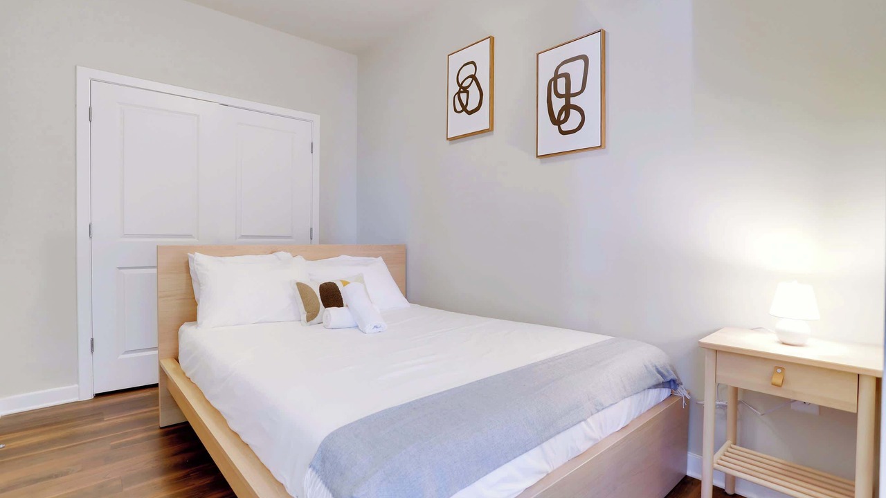 Photo of Bedroom in Jefferson Manor