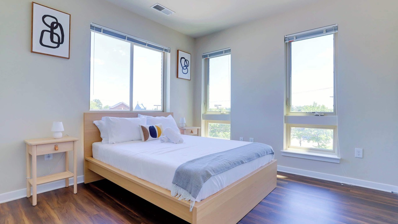 Photo of Bedroom in Jefferson Manor