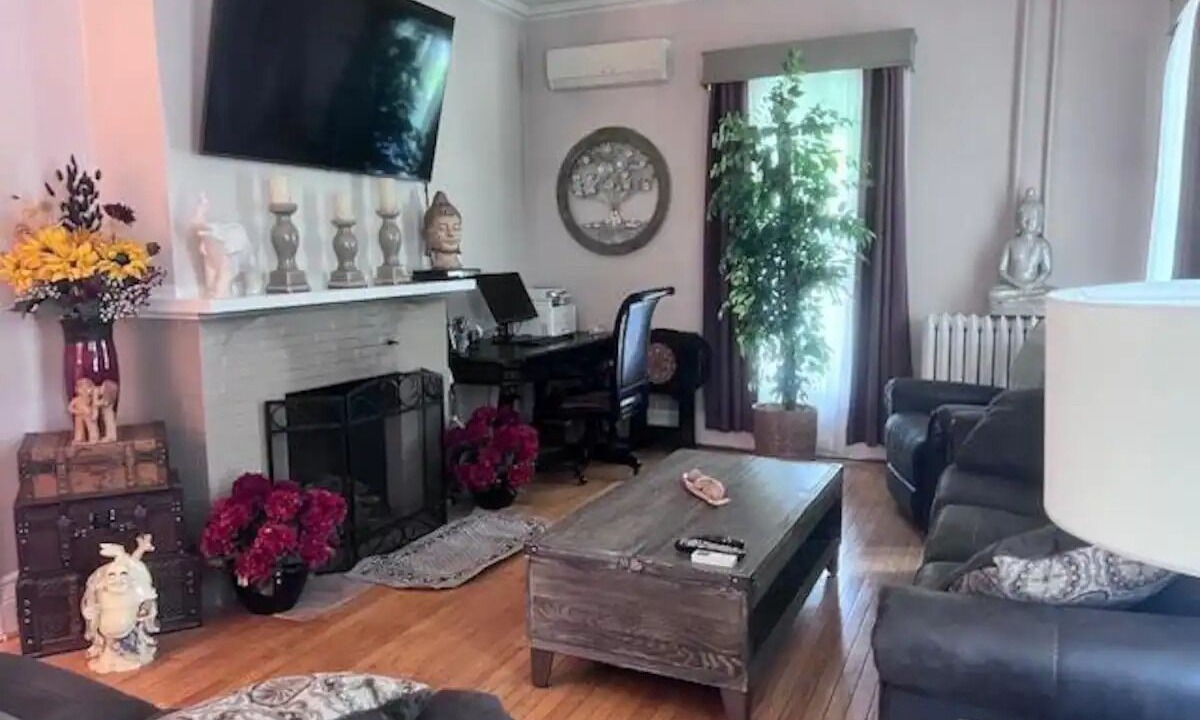Photo of Livingroom in Youngstown