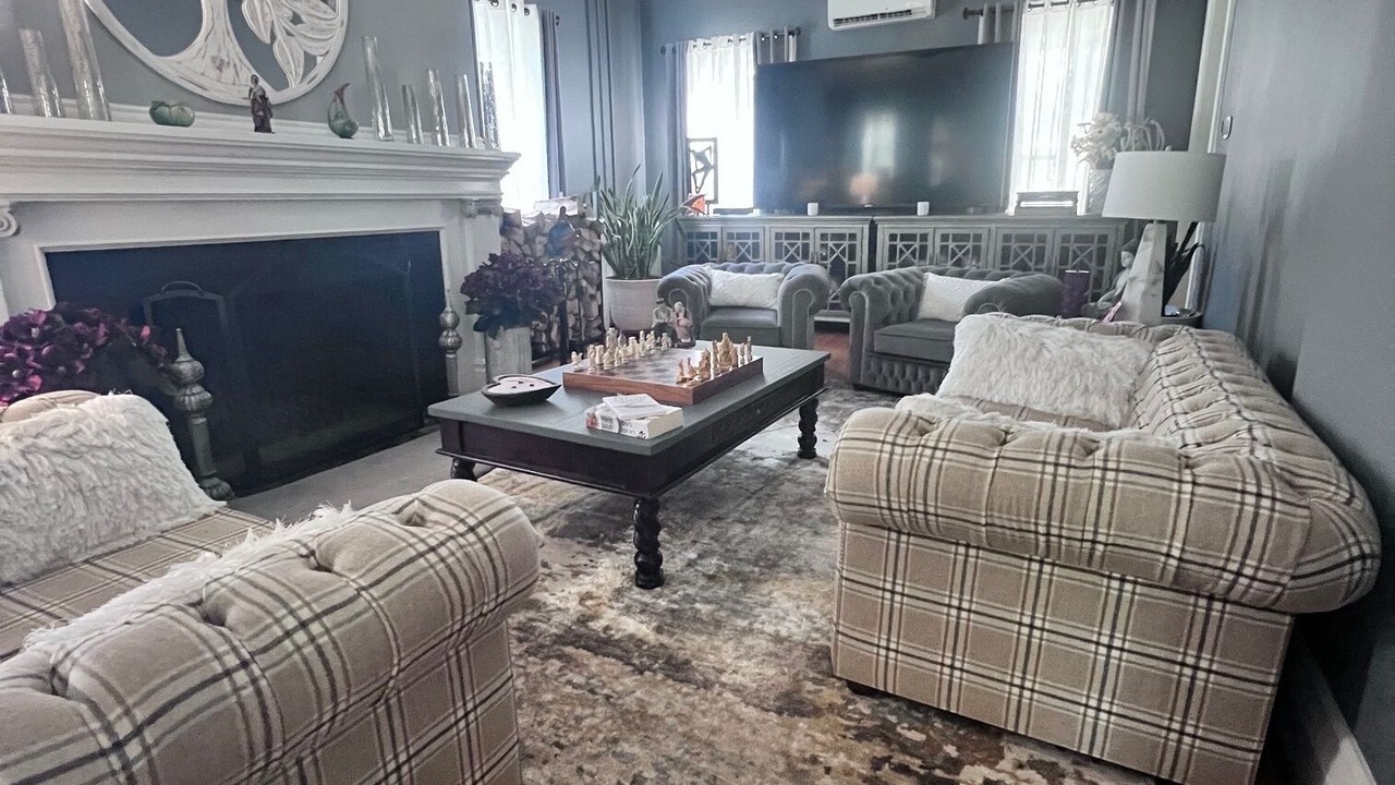 Photo of Livingroom in Youngstown