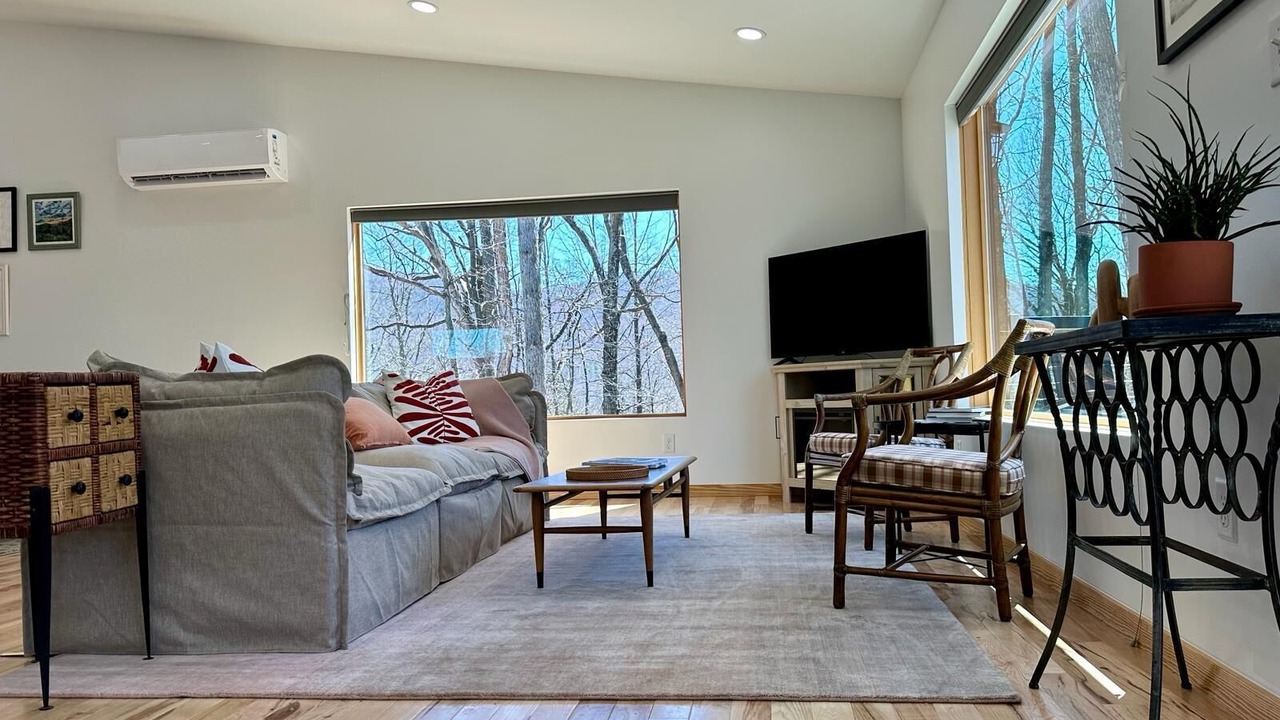 Photo of Livingroom in Lost River