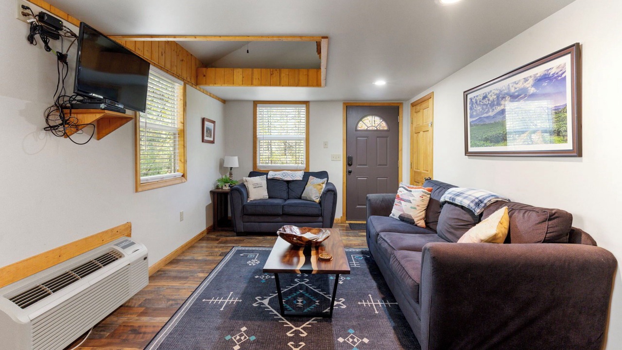 Photo of Livingroom in Hood
