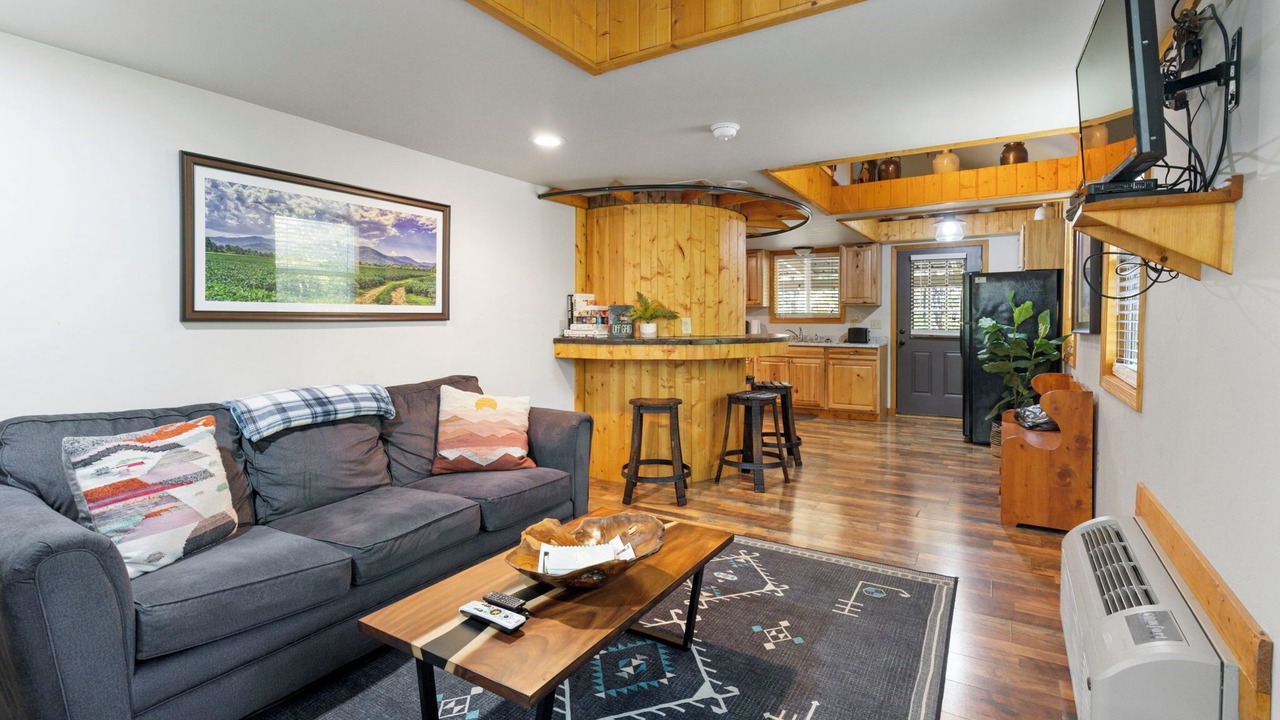 Photo of Livingroom in Hood