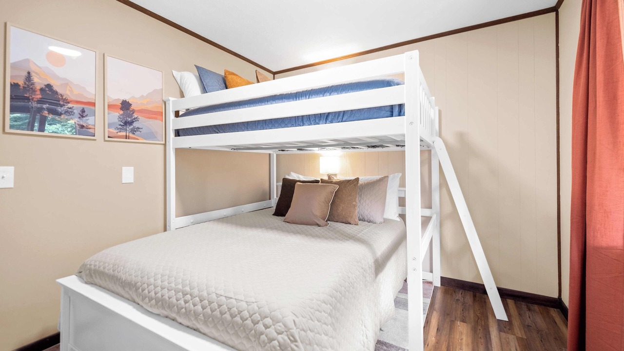 Photo of Bedroom in Oak Hill
