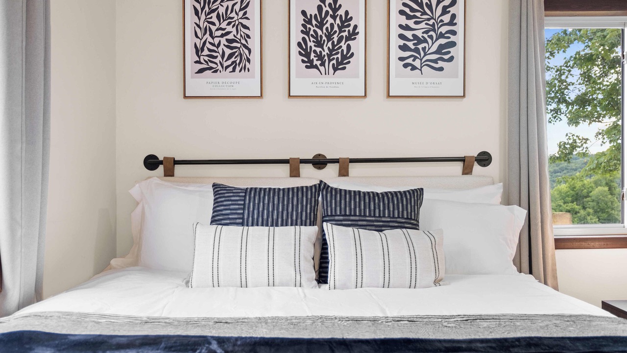 Photo of Bedroom in Oak Hill