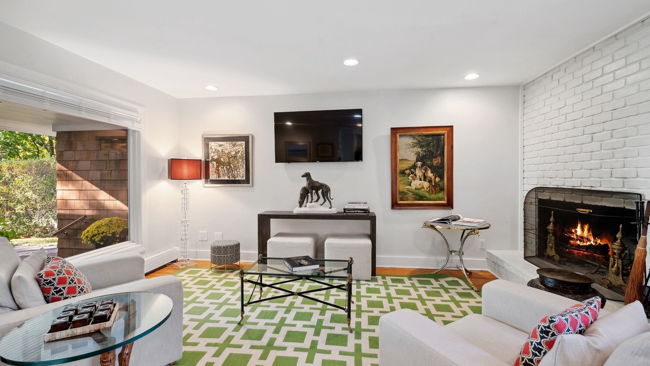 Photo of Livingroom in Amagansett North