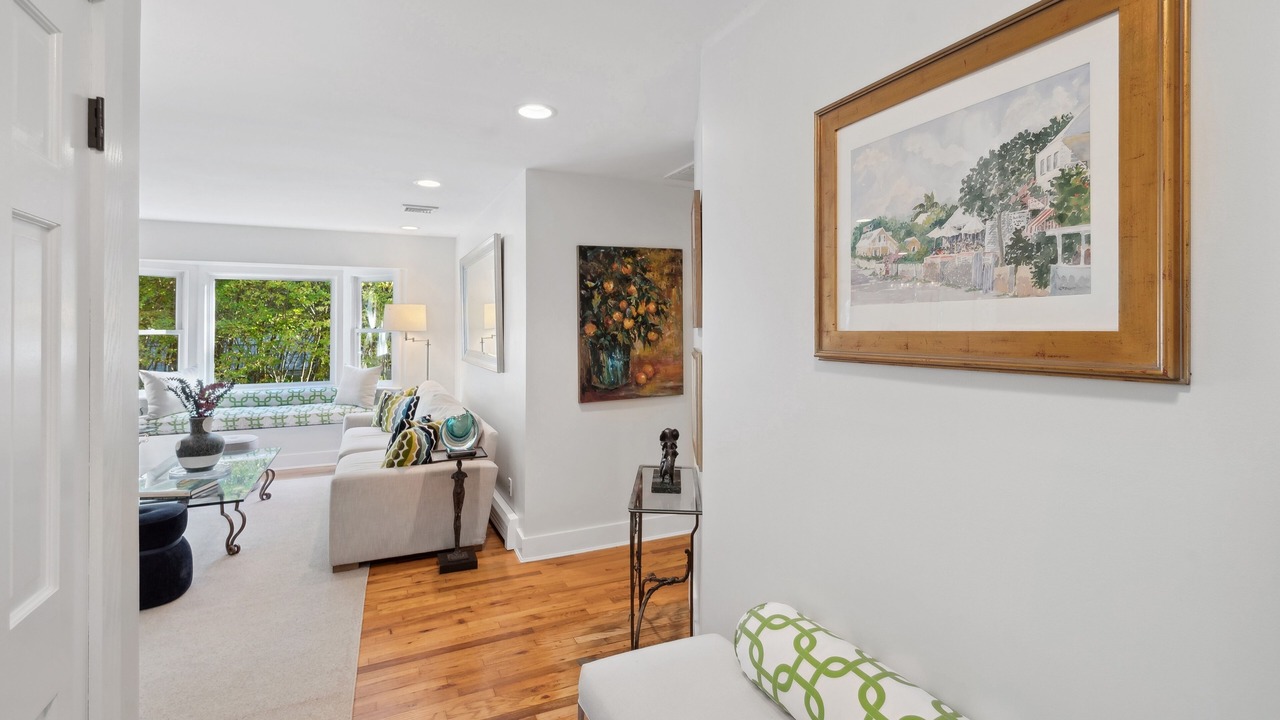 Photo of Livingroom in Amagansett North