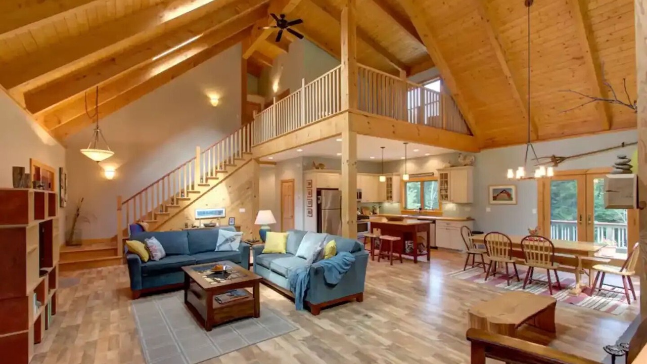 Photo of Livingroom in Meredith