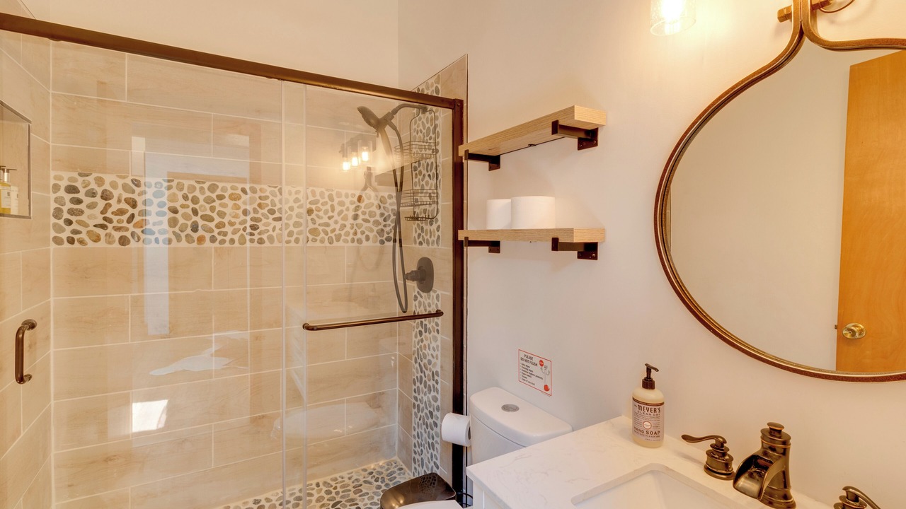 Photo of Bathroom in Alpine Lake
