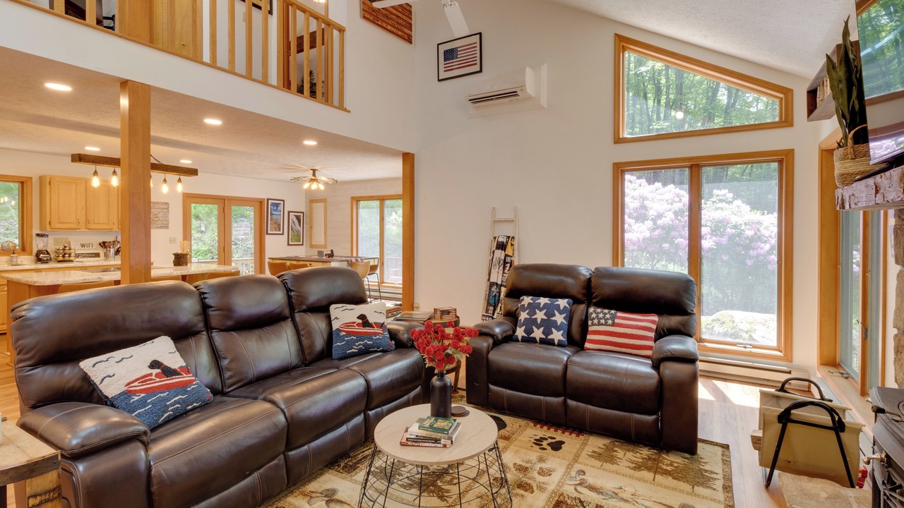 Photo of Livingroom in Alpine Lake
