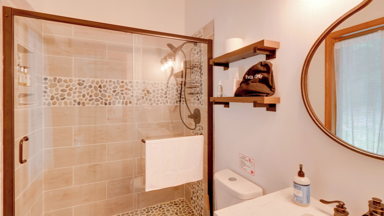 Photo of Bathroom in Alpine Lake