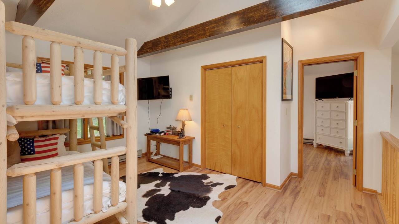 Photo of Bedroom in Alpine Lake