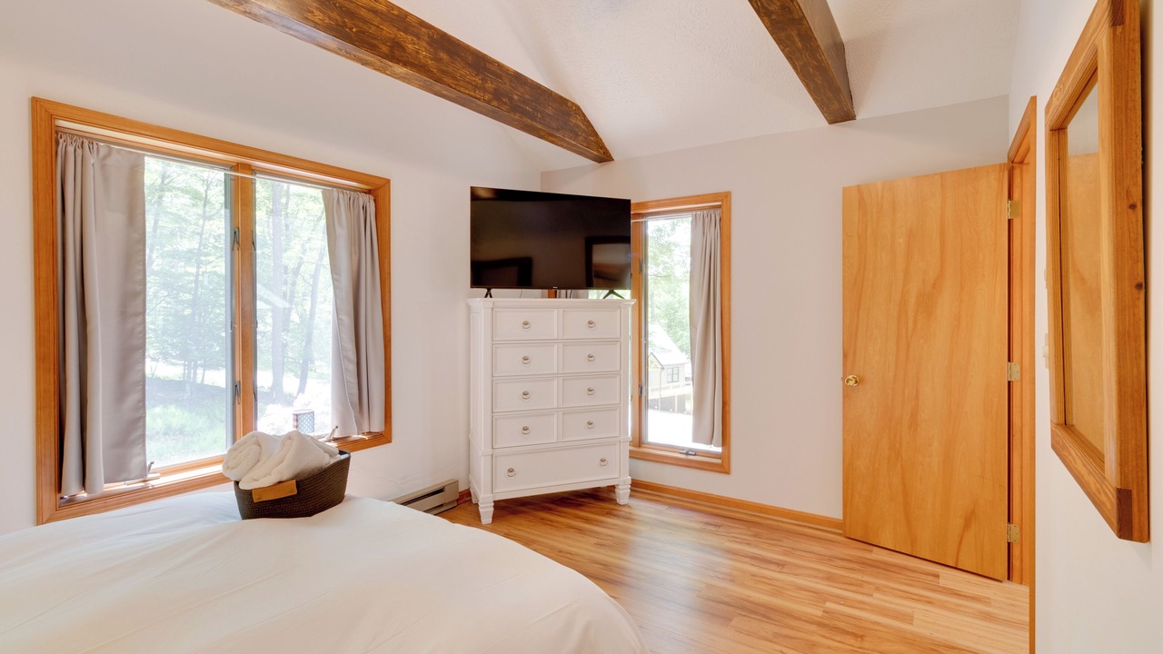 Photo of Bedroom in Alpine Lake