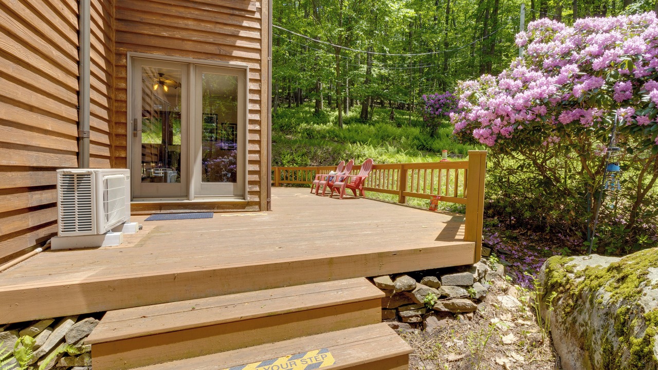 Photo of Patio Balcony in Alpine Lake