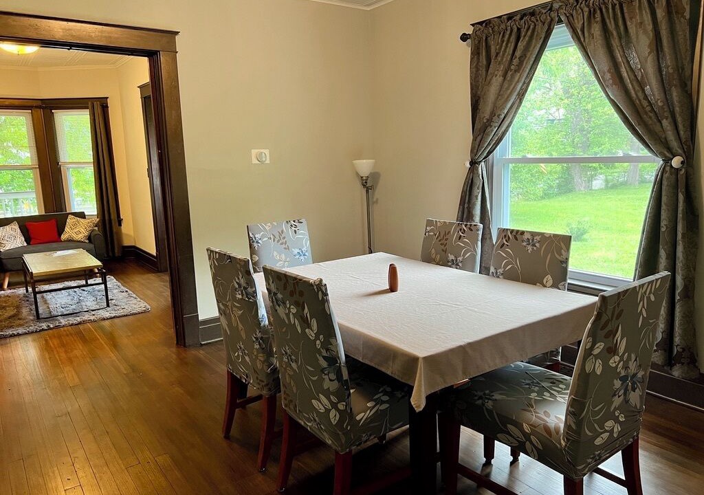 Photo of Livingroom in Downtown Niagara Falls