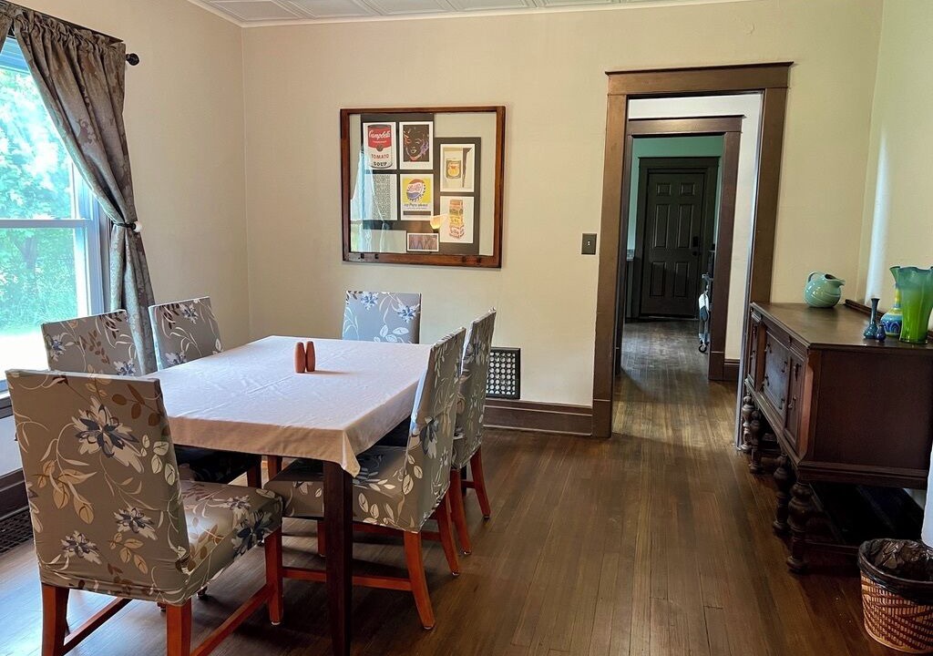 Photo of Livingroom in Downtown Niagara Falls