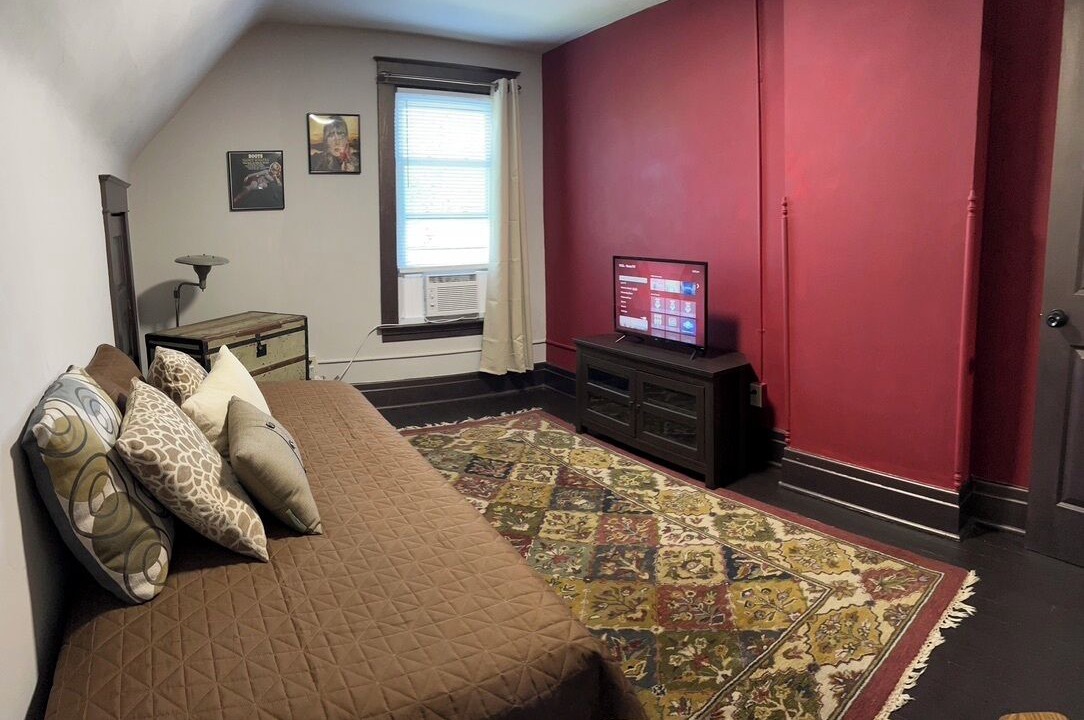 Photo of Bedroom in Downtown Niagara Falls