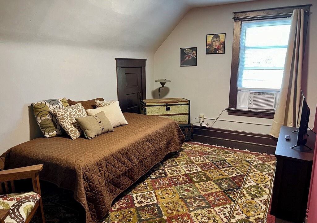 Photo of Bedroom in Downtown Niagara Falls