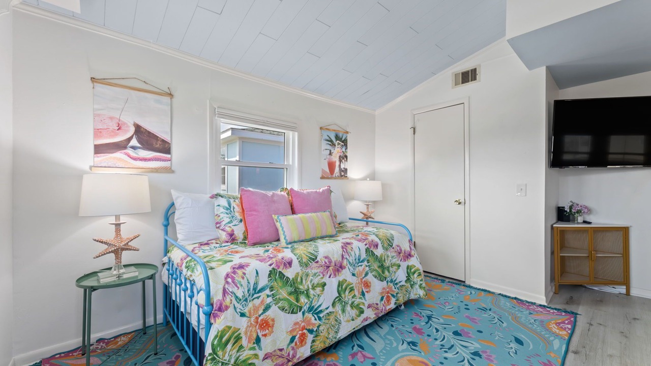 Photo of Bedroom in Pirates Beach