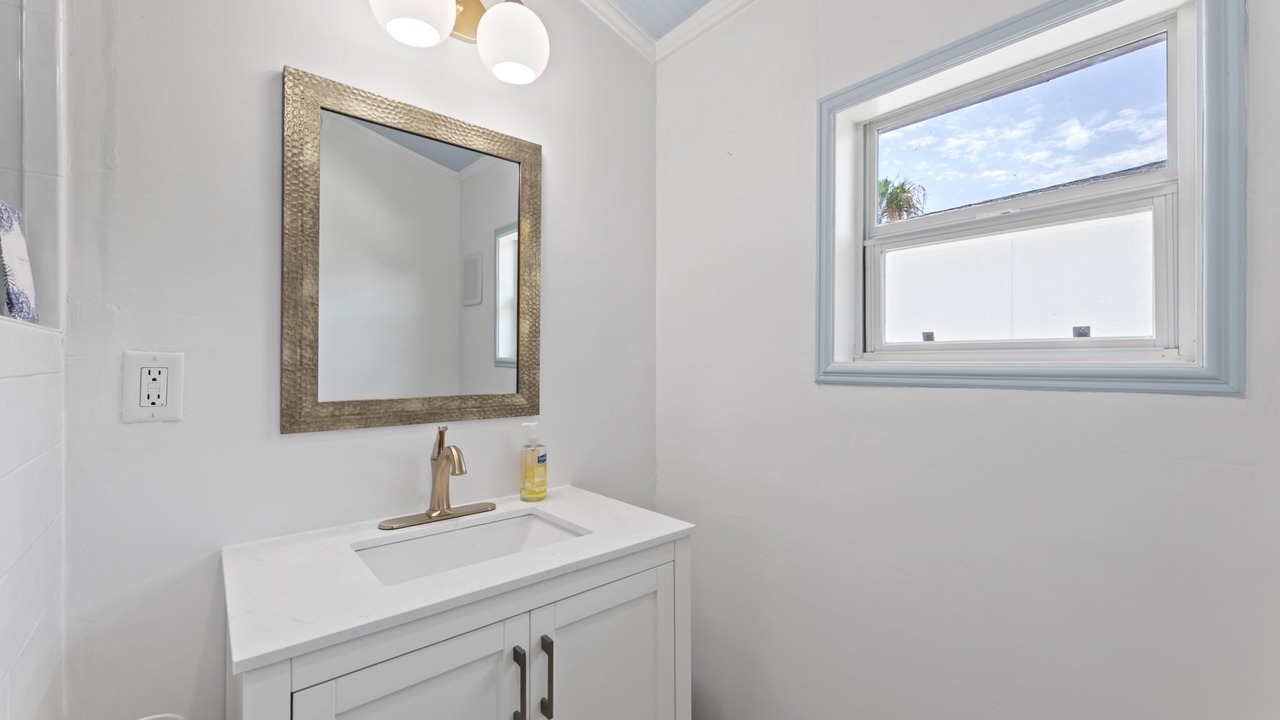 Photo of Bathroom in Pirates Beach