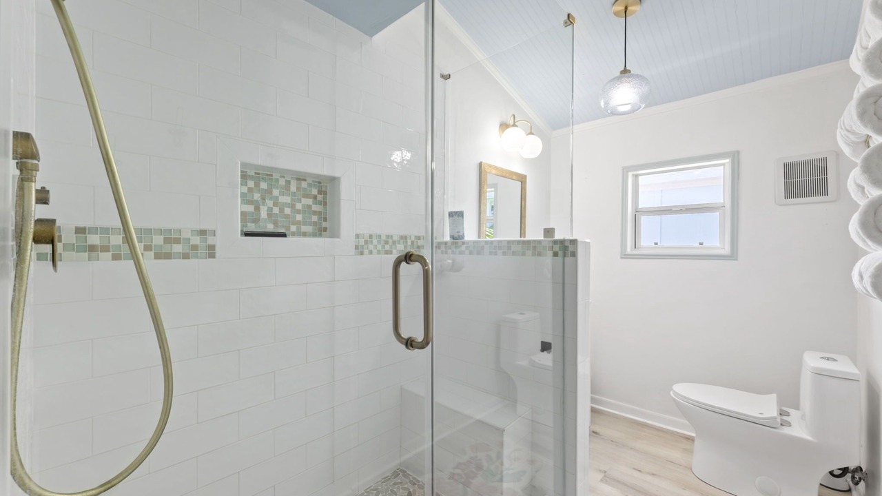 Photo of Bathroom in Pirates Beach