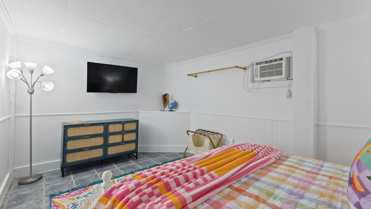 Photo of Bedroom in Pirates Beach