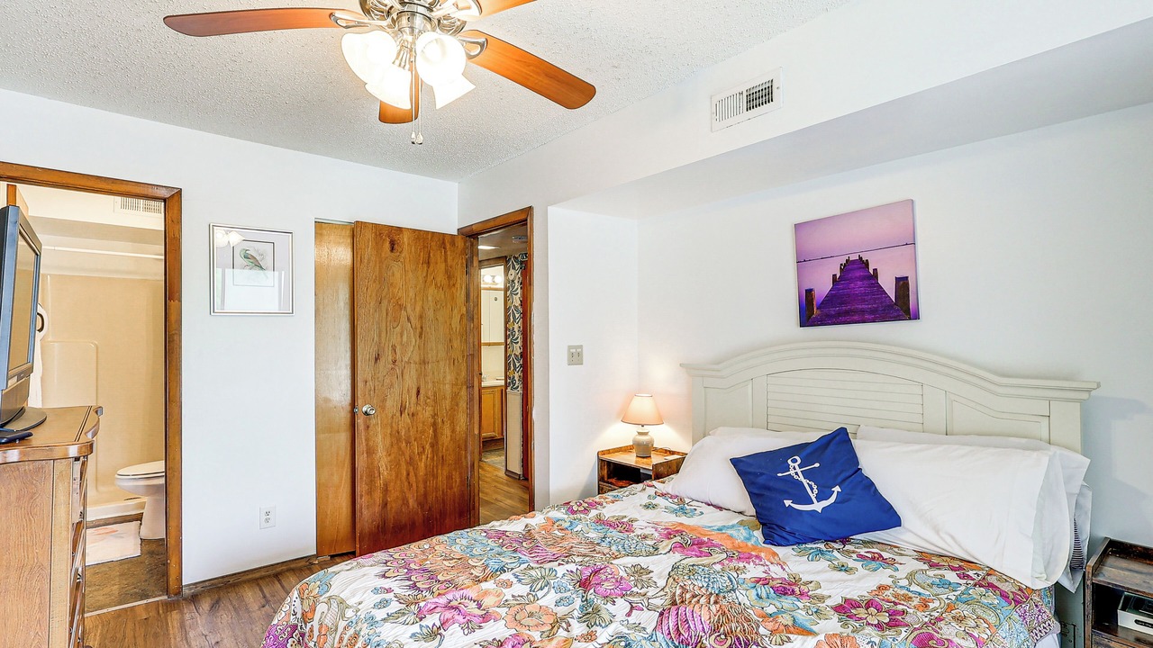 Photo of Bedroom in Caine Woods