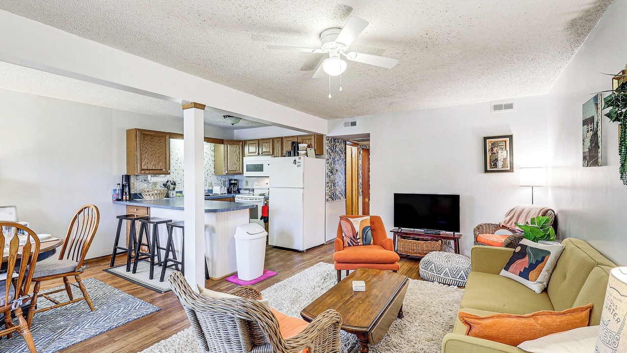 Photo of Livingroom in Caine Woods
