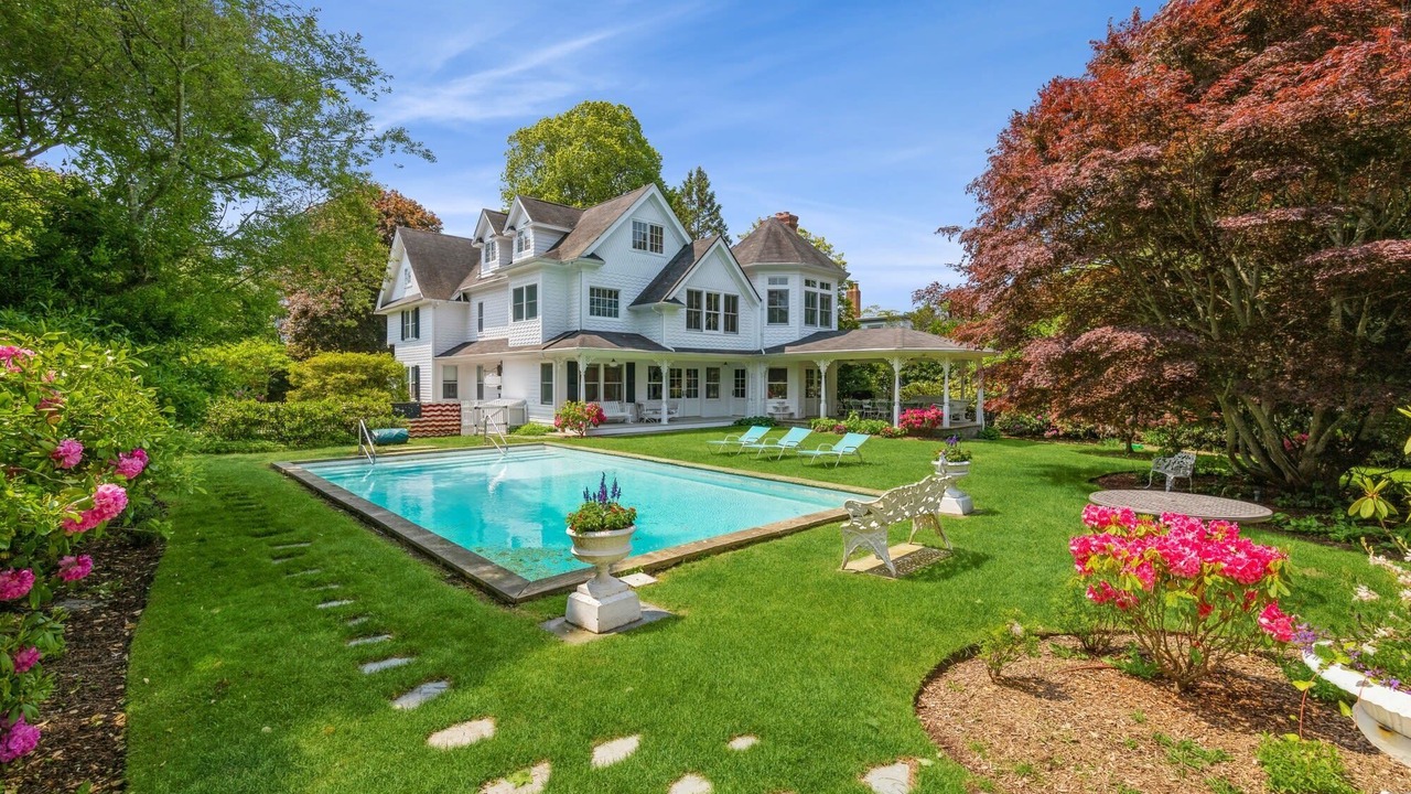 Photo of Outdoor in Village of Southampton