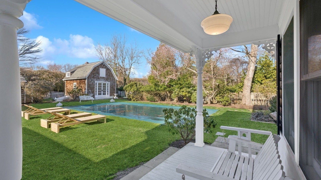 Photo of Patio Balcony in Village of Southampton