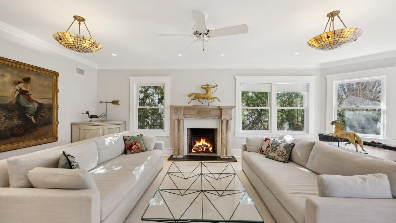 Photo of Livingroom in Village of Southampton