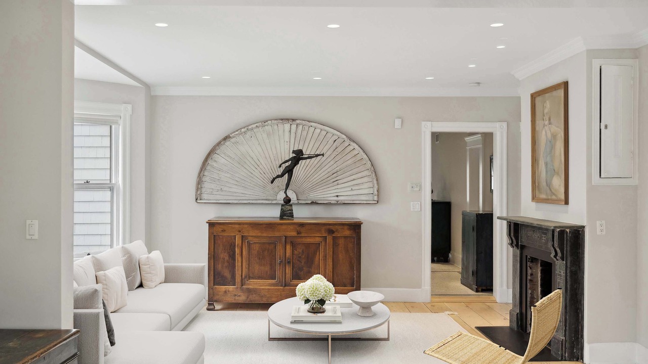 Photo of Livingroom in Village of Southampton