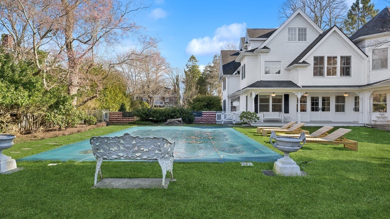 Photo of Outdoor in Village of Southampton