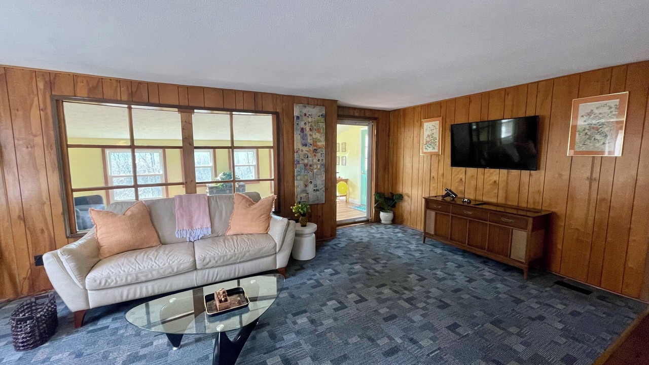 Photo of Livingroom in Town of Veteran