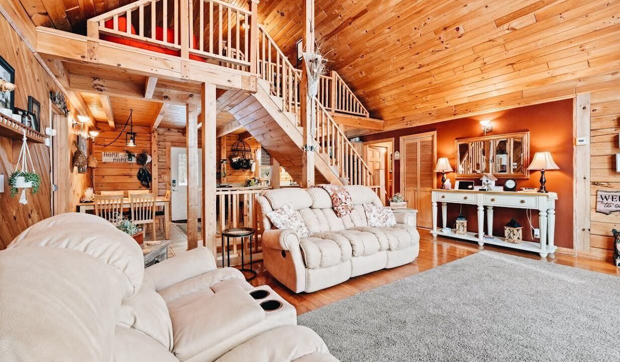 Photo of Livingroom in Warren