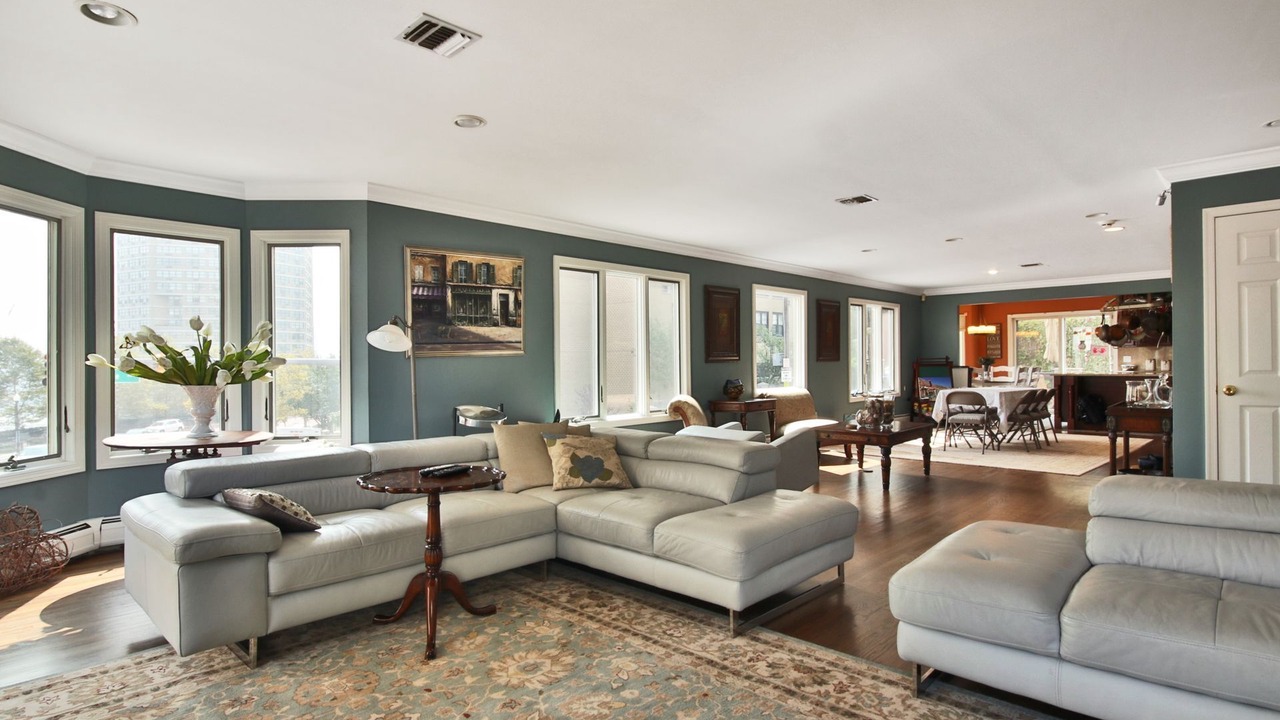 Photo of Livingroom in Bulls Ferry and Jacob's Ferry