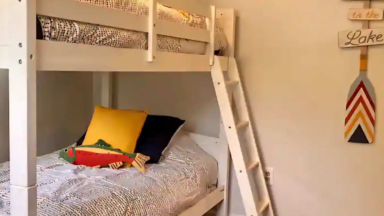 Photo of Bedroom in Lake Erie Beach