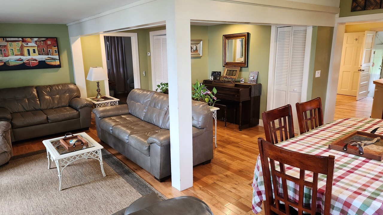 Photo of Livingroom in Holcomb
