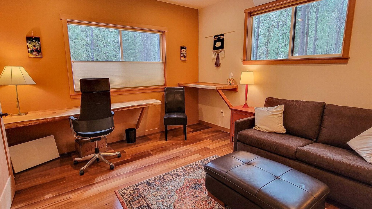 Photo of Livingroom in Mazama