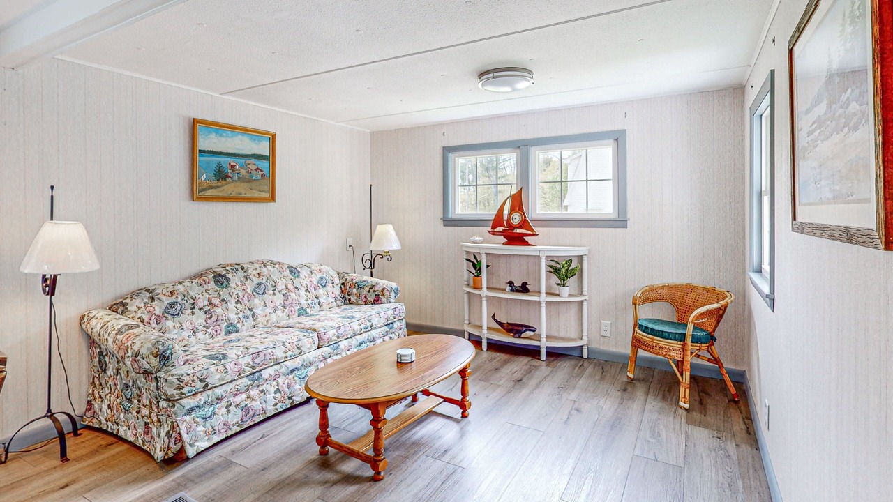 Photo of Livingroom in Waldoboro