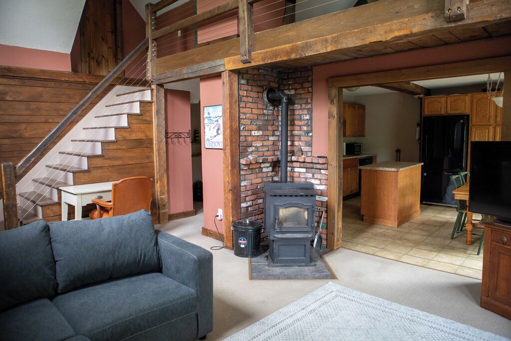 Photo of Livingroom in Sunapee