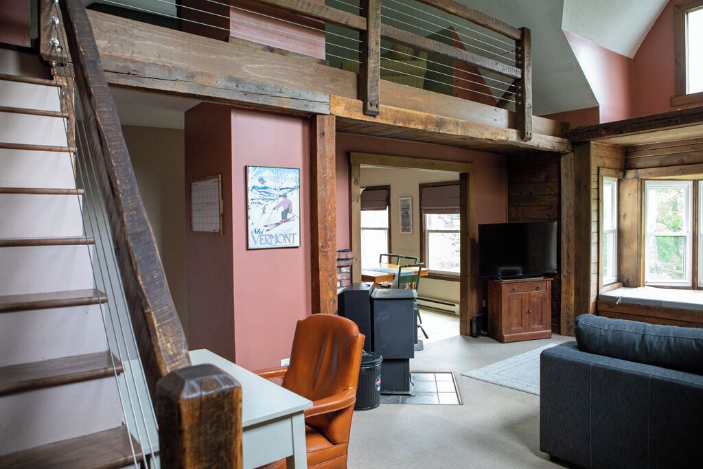 Photo of Livingroom in Sunapee
