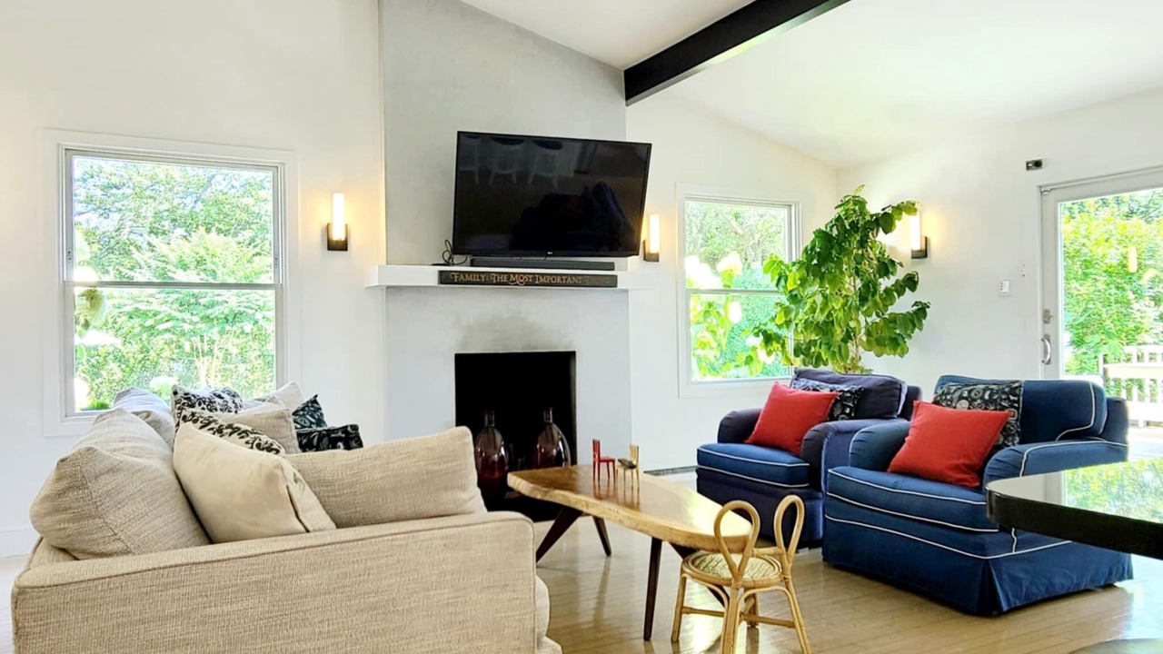 Photo of Livingroom in Hampton Bays