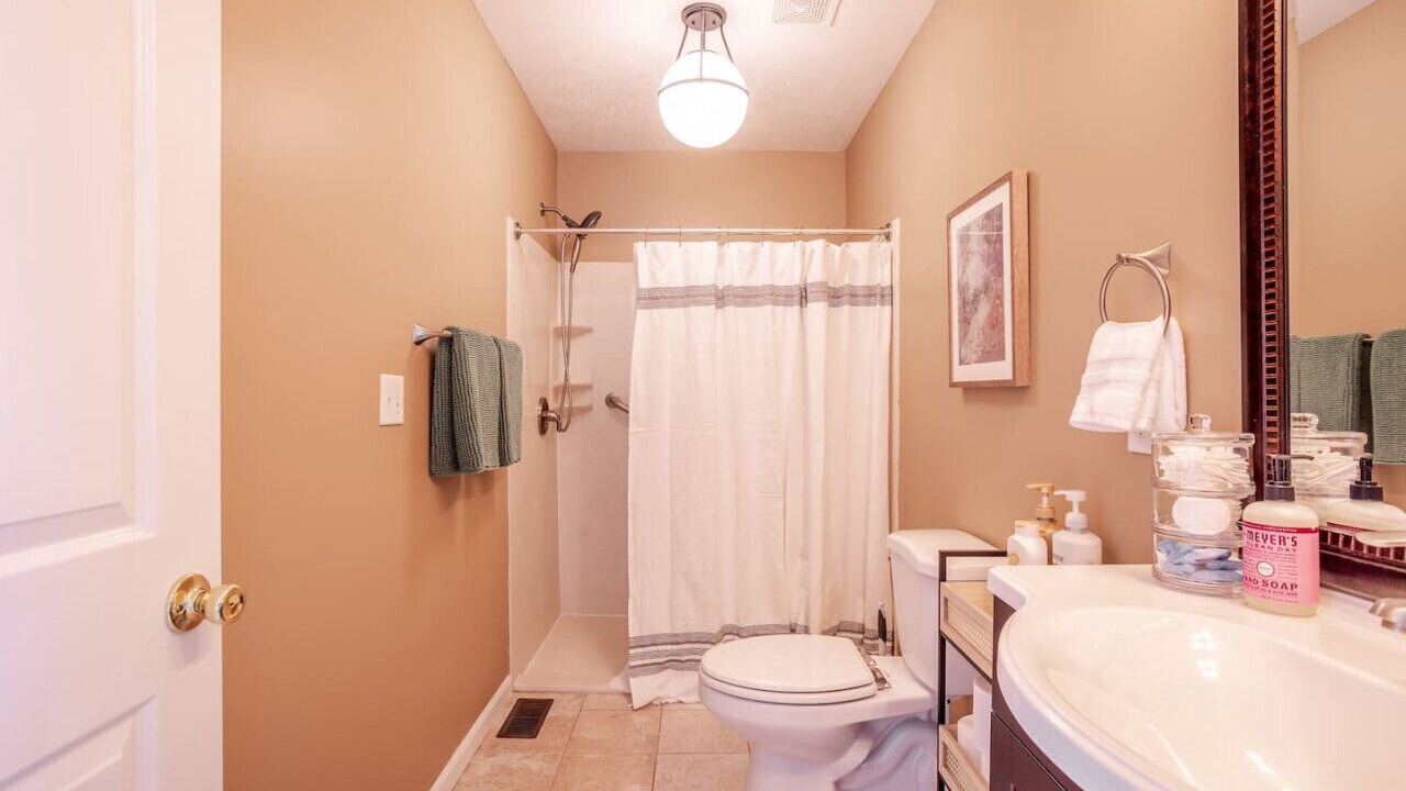 Photo of Bathroom in Lindenwald