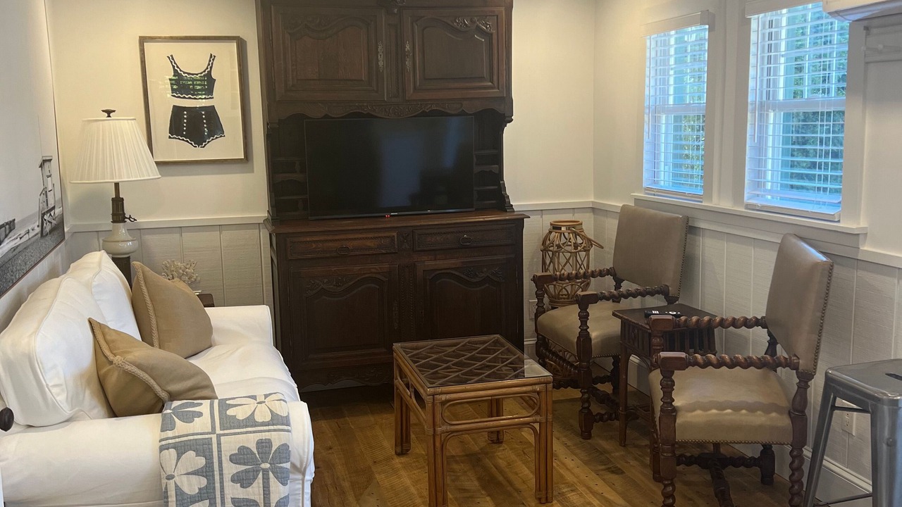 Photo of Livingroom in Village of Southampton