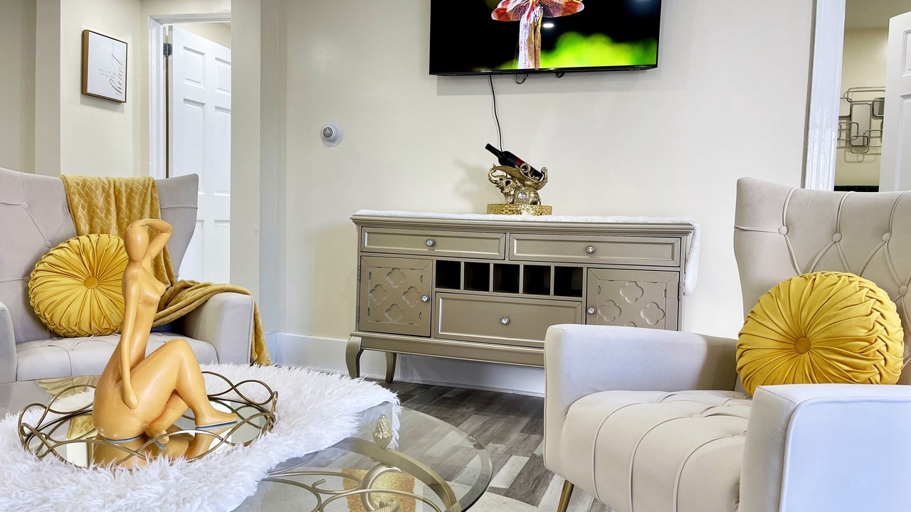 Photo of Livingroom in Utica