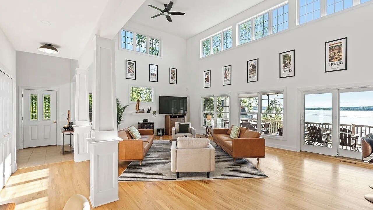 Photo of Livingroom in Saratoga Springs