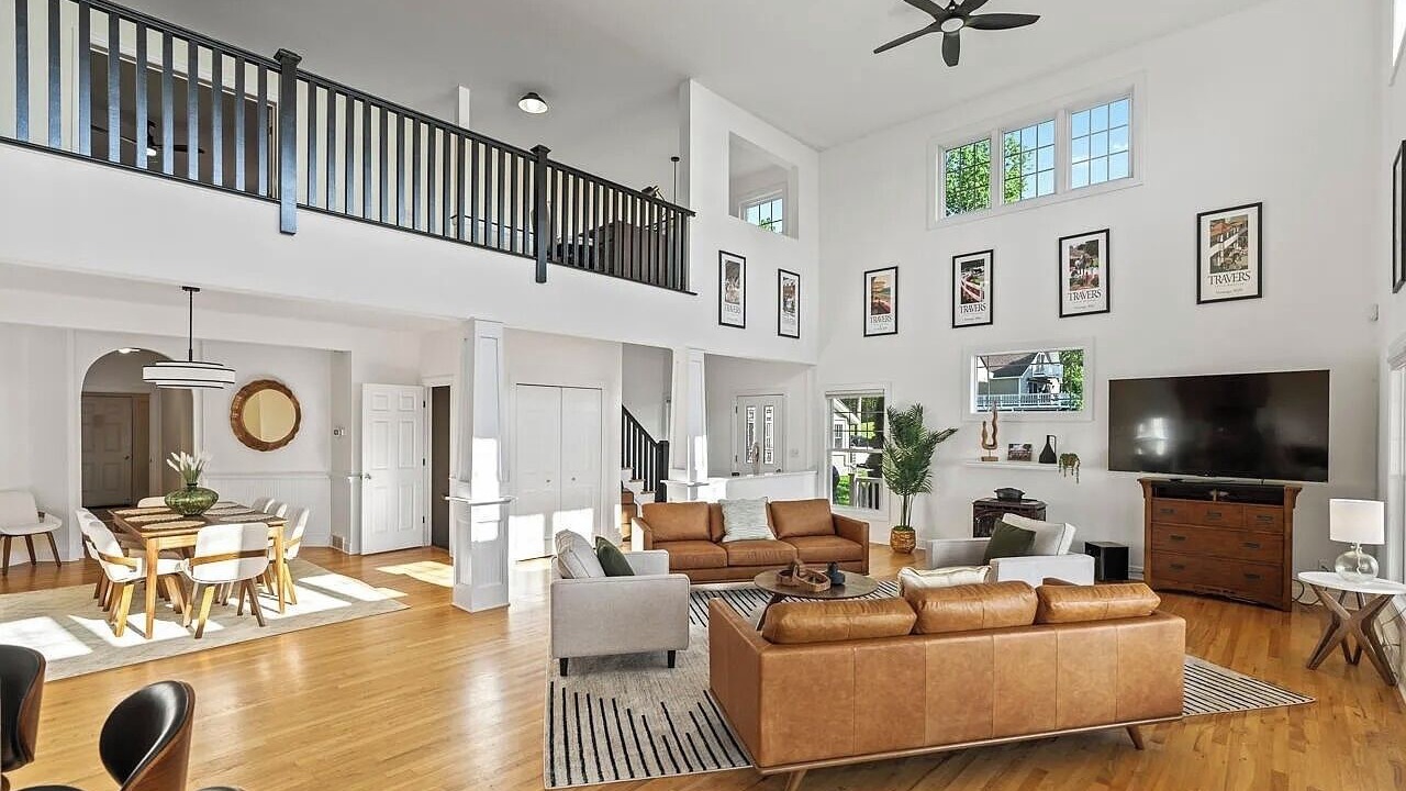 Photo of Livingroom in Saratoga Springs
