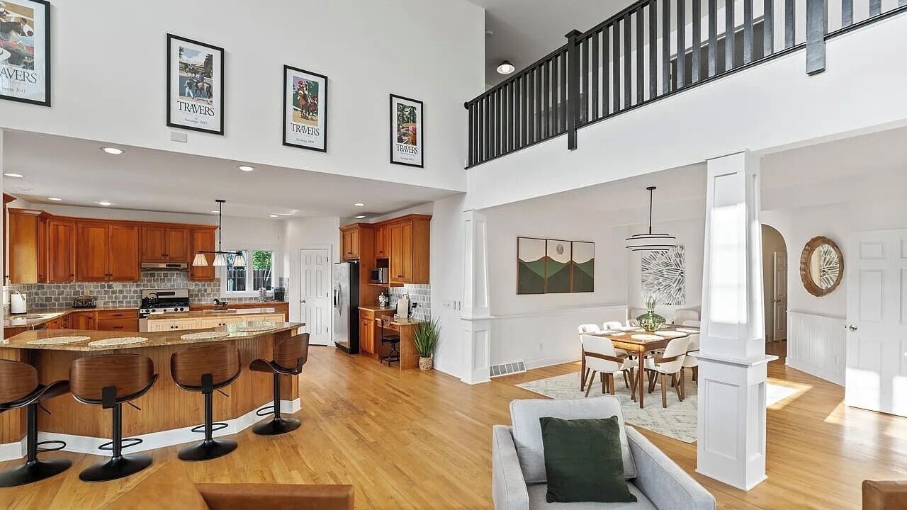 Photo of Livingroom in Saratoga Springs