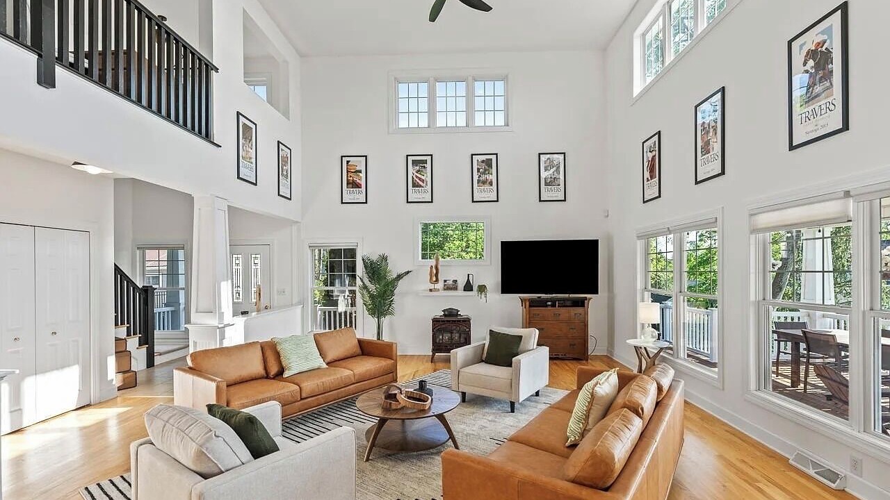 Photo of Livingroom in Saratoga Springs